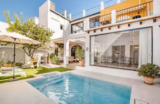 HOUSE-REFORMED PALACE WITH CHARM in SANLUCAR DE BARRAMEDA