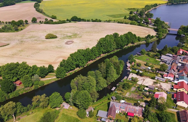 House right on the water with spacious grounds