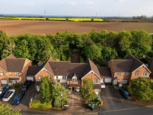 House Sleeps6-Garden-PetsOk-Parking-Long stay disc