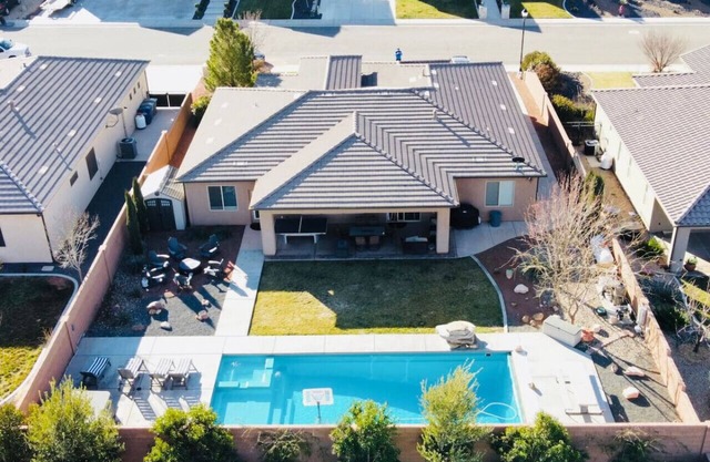 House w/private pool & free access to Sand Hollow