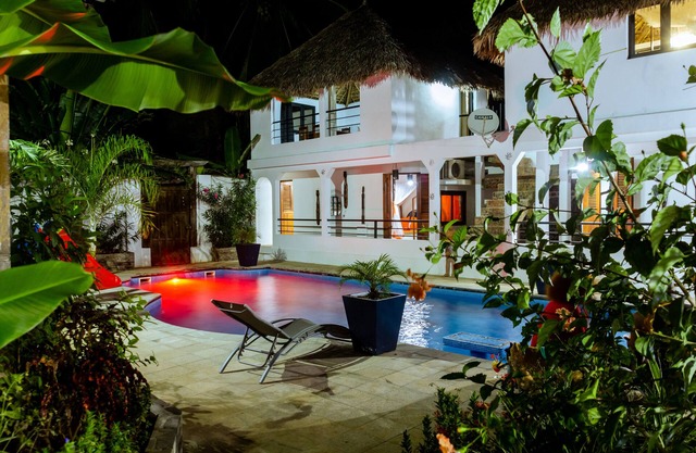 house waterfront for four to six people