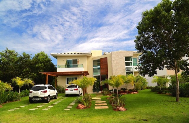 House with 4 suites in luxury condominium near the beach