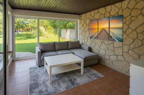 House with garden near Vienna & airport