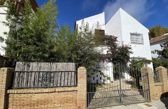 House with garden 200 meters from the Gruta de las Maravillas (Cave of Wonders)
