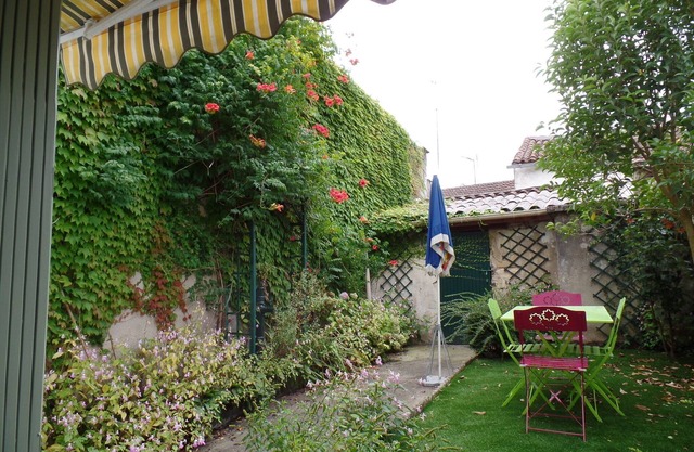 House with garden not overlooked in Bergerac quiet