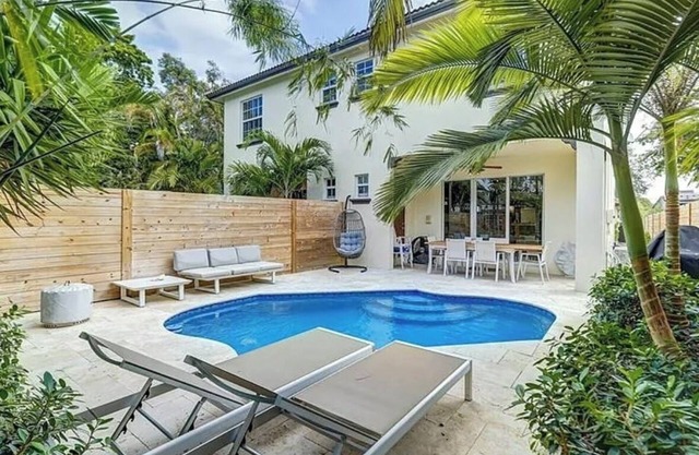 House with Heated Pool, Mins to Dining & the Beach