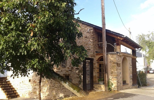 House with large garden in small village, Tedejo, Folgoso de la Ribera León