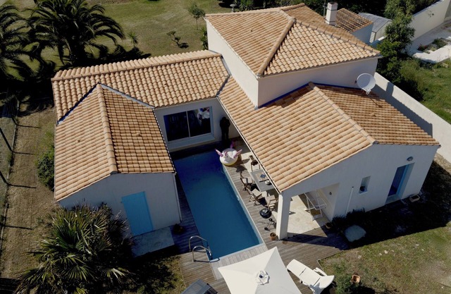 House with pool for 7 people