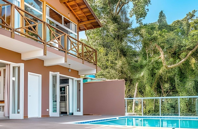 House with pool 500m from Praia da Feiticeira