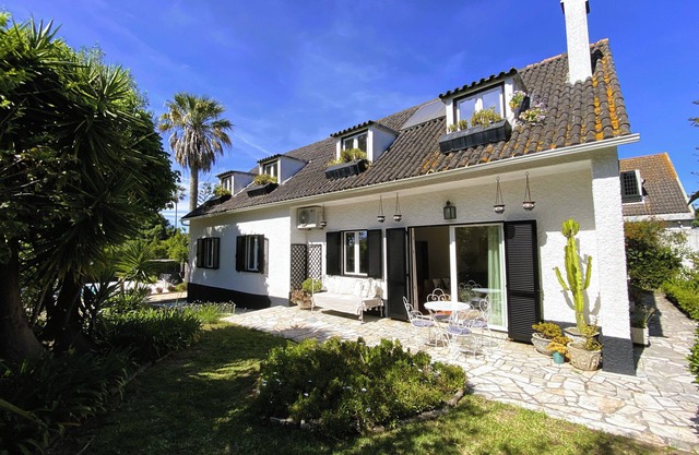 House with pool at the foot of Arrabida, between mountains and sea