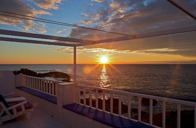 House with private terrace, pool and garden. BBQ, wifi, heated at 50m beach