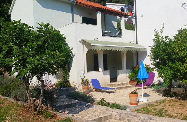 House With Private Garden With Grill And Sea Views, Near the Beach