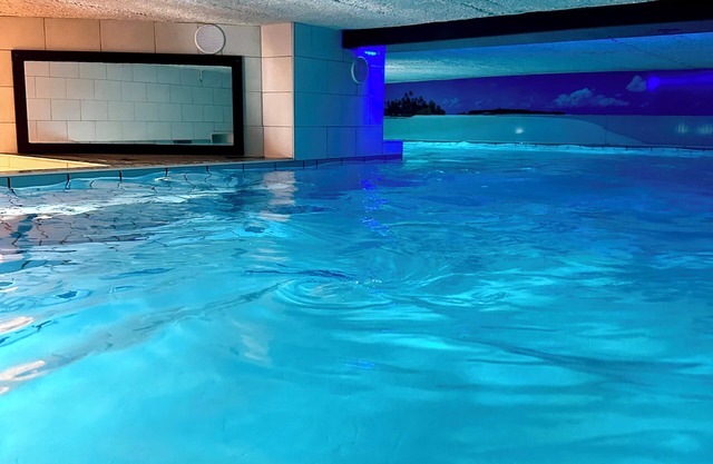 House with private indoor pool 29° sauna. Summer private indoor and outdoor pools