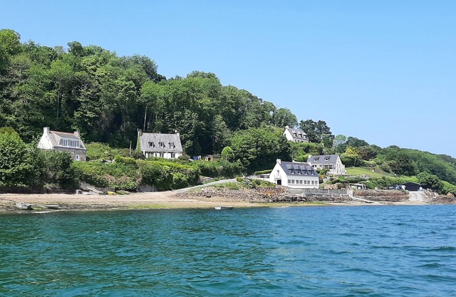 House with sea view, foot in the water