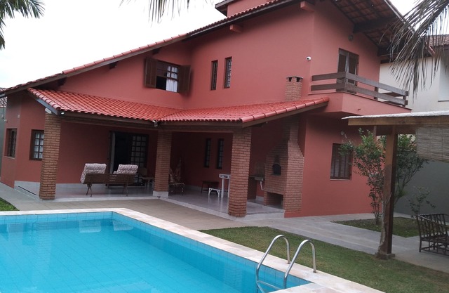 HOUSE WITH SWIMMING POOL AND KIOSK (4 DORMITORIES/3 BATHROOMS)