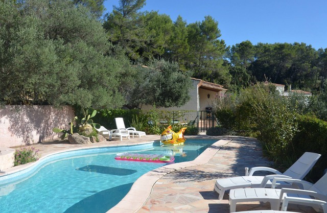 House with swimming pool .Totally peacefull 30 Minutes From The Sea,Great view