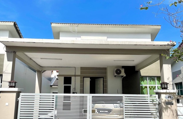 Housing Semi D Type Zero End Lot