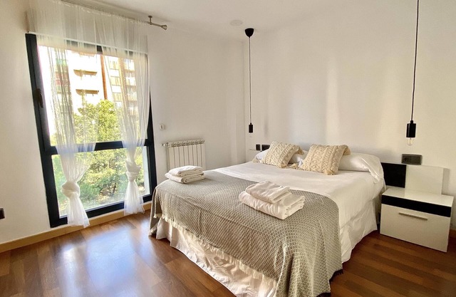 - Housingleon-center with two garage spaces