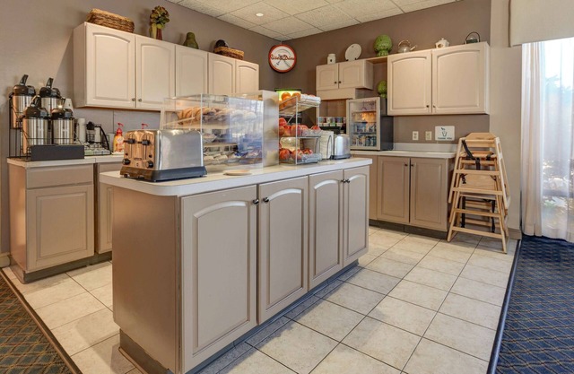 Howard Johnson by Wyndham Amherst Hadley