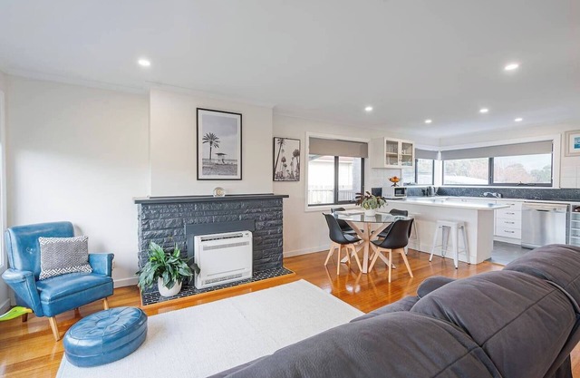 Howrah Breeze All Season Retreat by Beach and Park