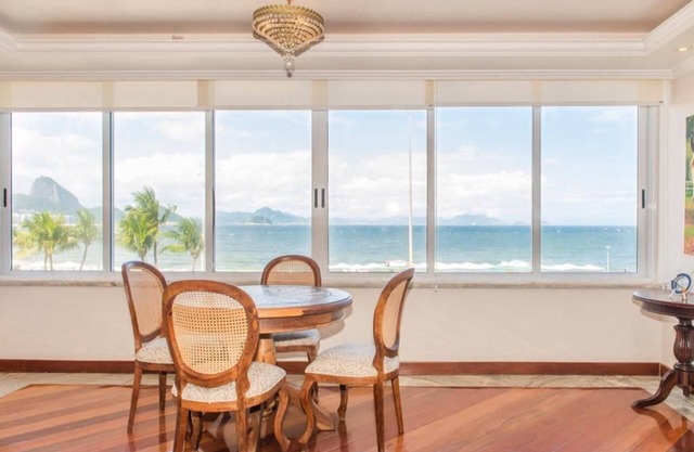 Huge 3 bedroom ocean front for 8 people