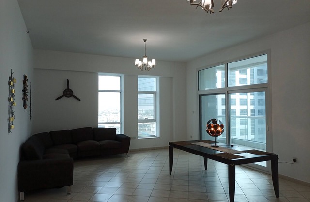 Huge Barsha Heights 4 Bedroom in Heart of Dubai - Balconies, pool, gym, parking!