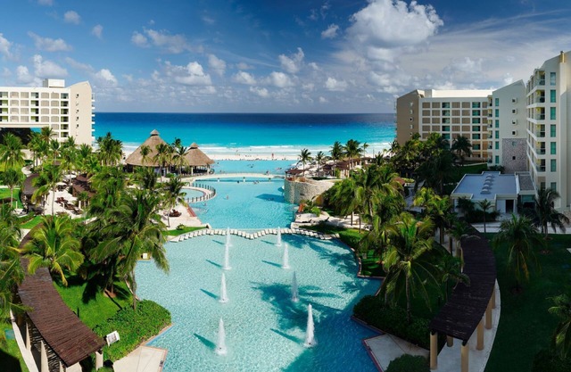 Huge beachfront resort in prime Cancun hotel zone location. Full amenities!