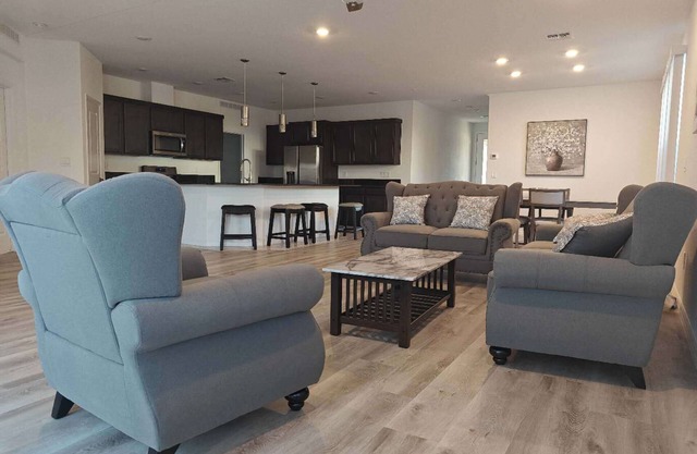 Huge Brand New 4BR Entire House Mins From Strip