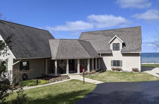 Huge Family Lake Michigan Vacation Home, 6 bedrooms. Amazing Views!