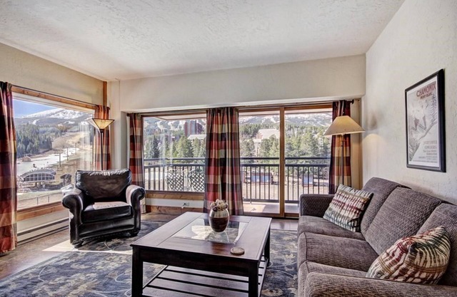 Huge Slope-Side Condo