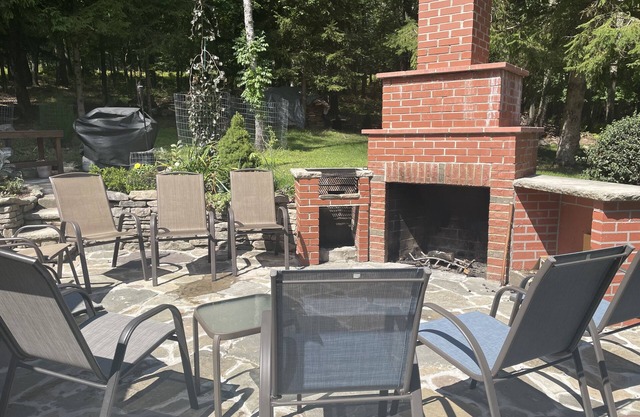 Hummingbird Paradise in Pocono, hot tub,sauna,close to vineyards and ski resort