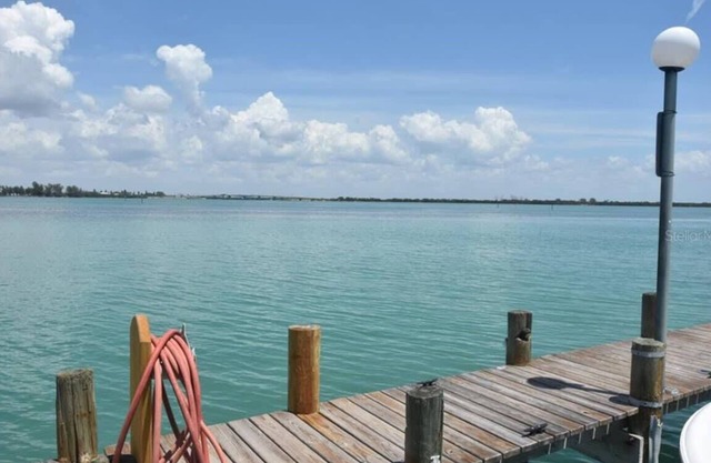 Hummingbird Villa: Lovely home with golf cart, dock slip and loads of privacy!