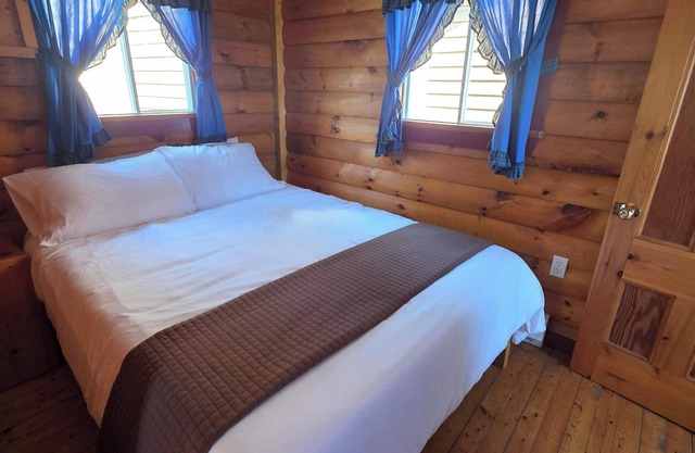 Hunts Point 1-BR Coastal Retreat - Cottage # 8