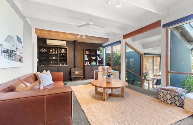 Hygge Loft - Discover the Ultimate Cozy Retreat: Mt Eliza Accommodation