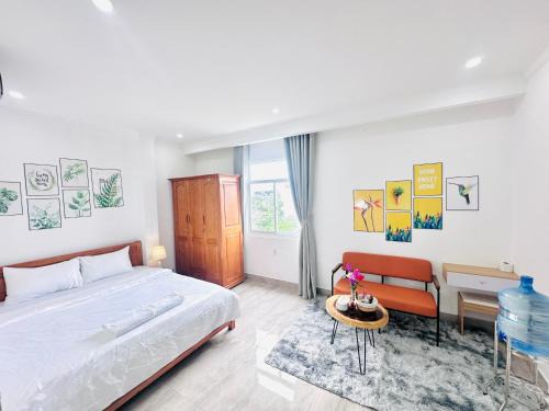 I Riverside 501B I Spacious Studio w Window & Kitchen