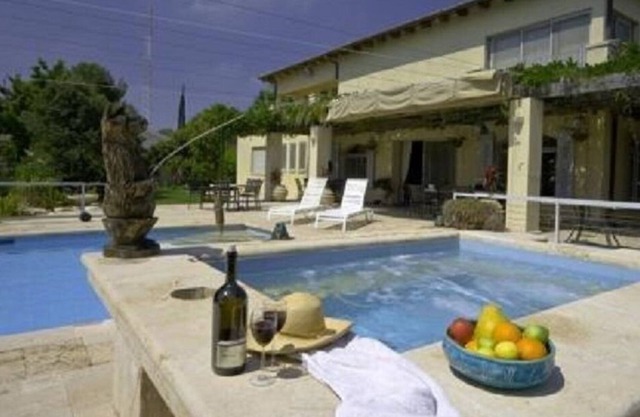 İZMİR ÇEŞME'DE GÜNLÜK KİRALIK ÖZEL HAVUZLU DUBLEX VİLLA