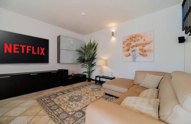 Iaio's Home - Design Home, Netflix & Wi-Fi