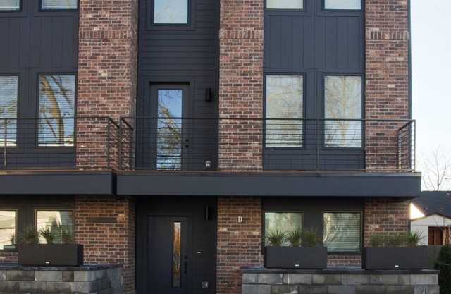 Iconic Nash Themed Boutique Stay! Rooftop Views! 4 bd 3.5 ba! Explore East Nash!