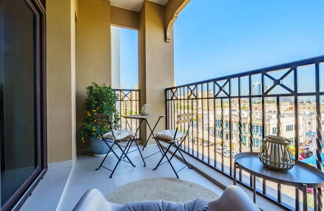 Iconic Views Apt With Balcony Close to the Beach