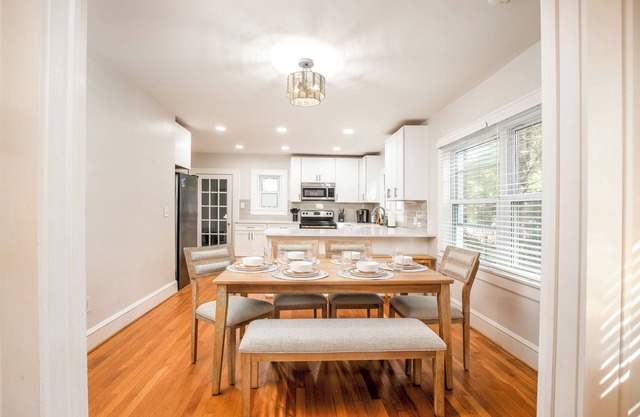 Ideal Ardmore Location;Game Room;Hot Tub;BoHo Chic