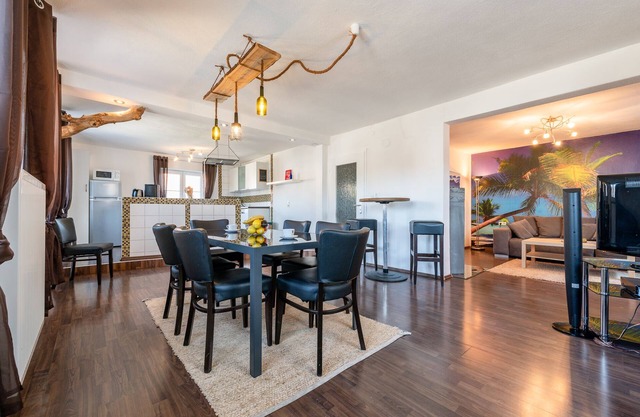 Ideal for trips to Augsburg, Legoland, Munich, Ulm . fully equipped