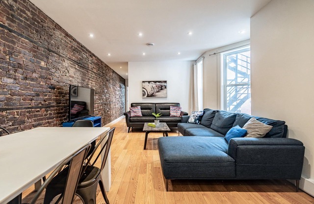 Ideal Group Stay in Charming Le Plateau Near Metro