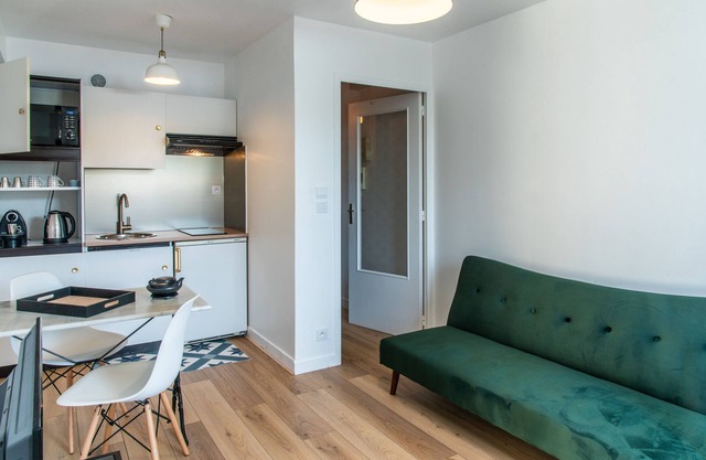 Ideal location: Iliöz, 2-star T2 apartment only 50m from the beach.