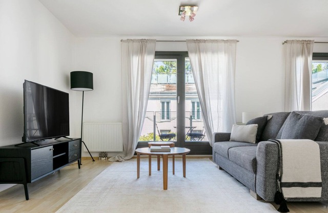 Ideal Naschmarkt 1BR w/Elevator, Balcony, near U4, dining, by Blueground