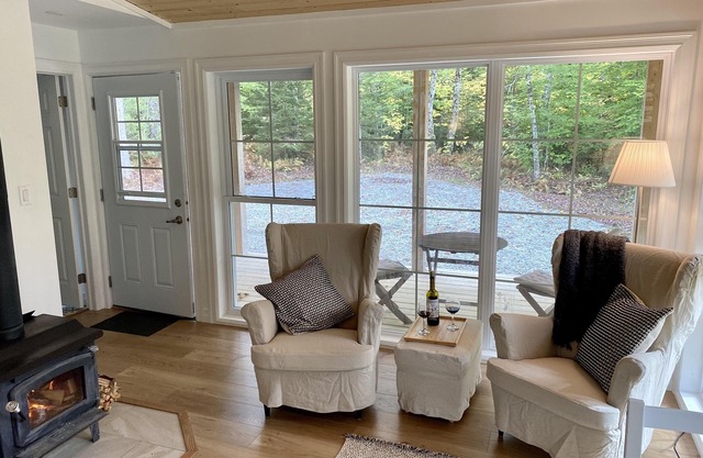 Idyllic cottages in the forest with access to the lake and sauna