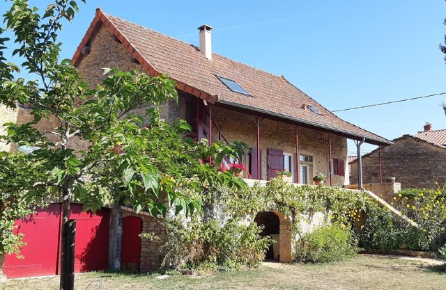 Idyllic setting in South Burgundy, 120m2 winegrower's house entirely renovated.
