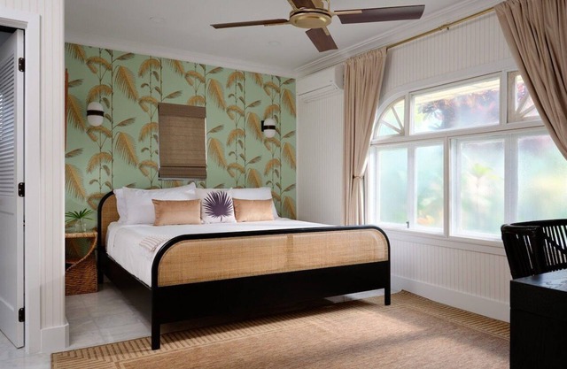 Ilima Suite - Historic Lux charm w Garden Views