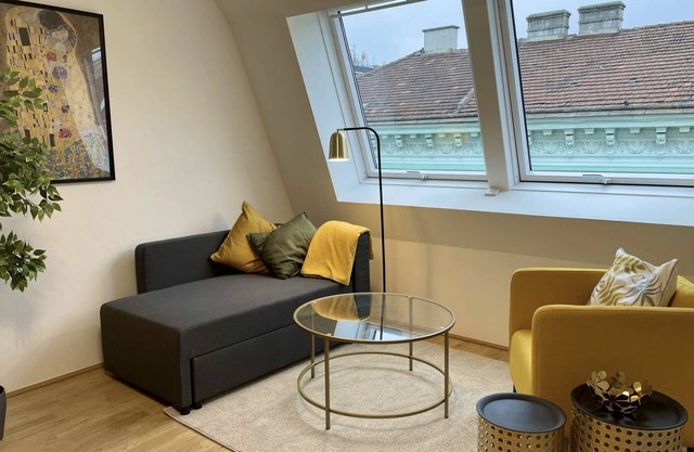 Im Pyjama zum Hundertwasserhaus Hüpfen | HG25