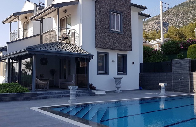 Immaculate large 4 bedroom 4 bathroom villa, private pool with amazing viewsn