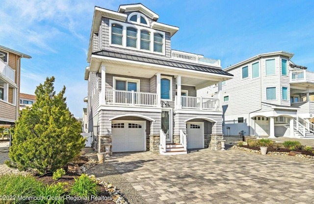 Immaculate Pool/Elevator 5 bedroom, 4 bath home w/outdoor living space/fire pit